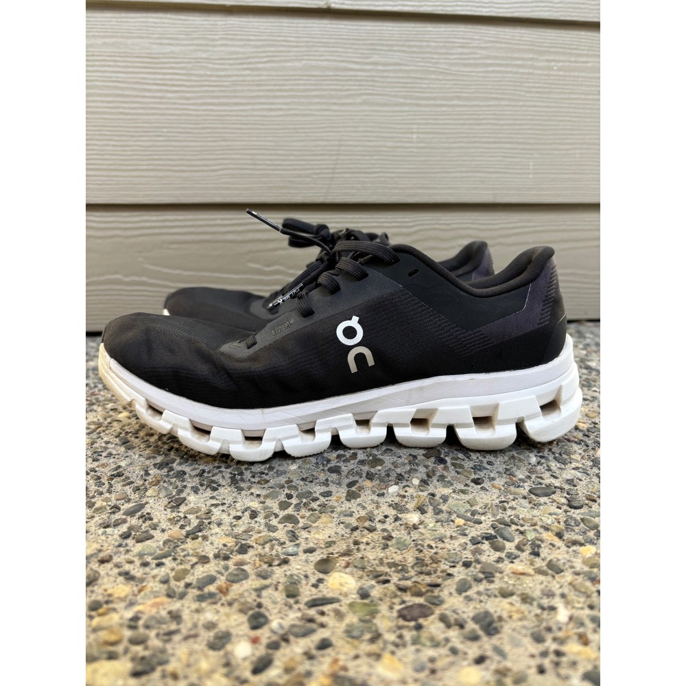 On Running Cloudflow 4 Women's 7.5 Black White Running Shoes 3WD30110299 - Picture 4 of 10